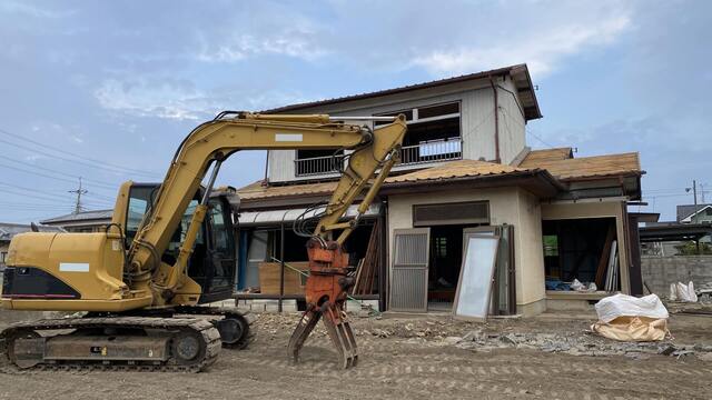 建物が古い事故物件は更地解体を視野に入れた売却を